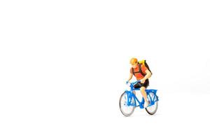 messager à vélo miniature personnes avec boîte à colis à l'arrière photo