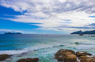 plage de praia lopes mendes sur l'île tropicale ilha grande brésil. photo