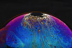 belles abstractions psychédéliques à la surface des bulles de savon photo