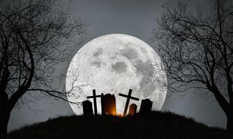 fond d'halloween d'un cimetière avec une pleine lune photo