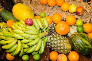papaye et autres fruits sur un marché