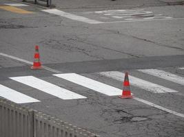 travaux routiers avec cônes de signalisation photo
