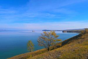 île du lac baïkal olkhon par une journée ensoleillée, irkutsk russie
