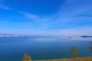 île du lac baïkal olkhon par une journée ensoleillée, irkutsk russie photo