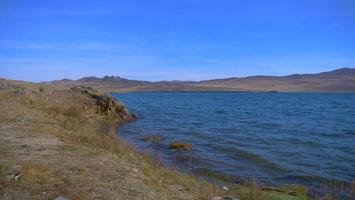 île du lac baïkal olkhon par une journée ensoleillée, irkutsk russie photo