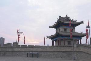 Célèbre mur de la ville en pierre d'architecture ancienne chinoise à xian en chine photo