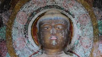 Complexe de temples-grottes de maijishan dans la ville de tianshui, province du gansu en chine. photo