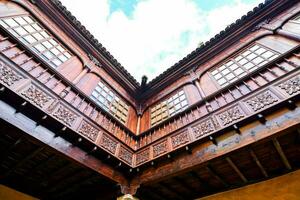 une rouge en bois balcon photo