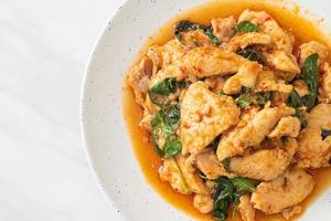 poulet sauté avec pâte de piment photo