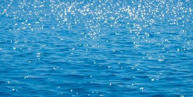 magnifique flou Naturel bleu Contexte avec points forts sur le l'eau. le concept de été vacances à mer. ai génératif photo