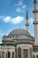 le dôme de une mosquée contre bleu ciel dans Istanbul photo