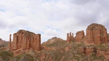 zone pittoresque de binggou danxia dans la province de sunan zhangye gansu, en chine. photo