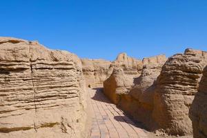 ruines de jiaohe situées dans la province du xinjiang en chine. photo