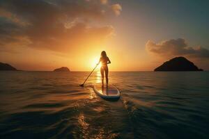 femme flotteurs sur souper planche avec le coucher du soleil scénique voir. produire ai photo