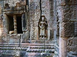 sculpture sur pierre au temple de ta som, siem reap cambodge. photo
