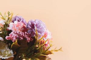 décoration de bouquet de fleurs artificielles, arrière-plan de l'espace de copie photo