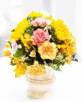 beau bouquet de fleurs colorées, composition florale photo