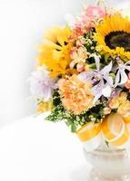 beau bouquet de fleurs colorées, composition florale