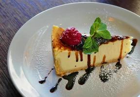 gâteau au fromage sur une assiette photo