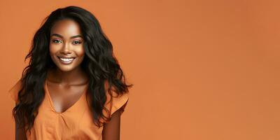 souriant Jeune femme avec foncé peau et longue soigné cheveux isolé sur plat Orange pastel Contexte avec copie espace. modèle pour bannière de cosmétique des produits, beauté salon et dentisterie. ai génératif photo