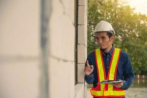 ingénieur en architecture inspection sur site construction immobilier photo