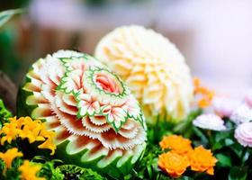 sculptures de fruits et légumes, affichage décoration de sculpture de fruits thaïlandais