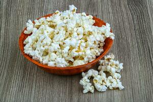 pop corn sur en bois Contexte photo