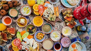 une coloré culinaire délice sur un vide table photo