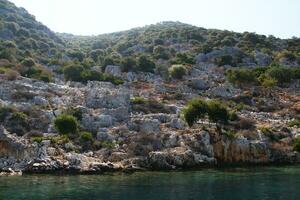 mer et rochers en Turquie photo