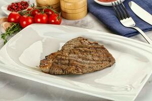 grillé marbre du boeuf steak avec sauce photo