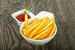 français frites dans le bol photo