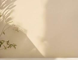 minimaliste abstrait lumière beige Contexte pour produit présentation avec doux ombres de végétation sur le mur. photo