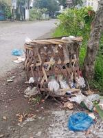 ordures déverser plein de déchets, poubelle pouvez photo