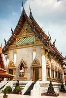 wat intharawihan bouddhiste temple dans Bangkok détient le le plus haut permanent Bouddha dans le monde. photo