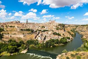 Tolède, Espagne vieille ville sur les toits de la ville. photo