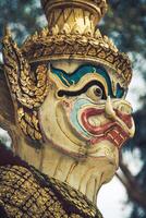 thaïlandais géant statues, géant symbole dans thaïlandais temple photo