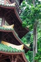 guan yin pagode à endroit de tigre la grotte temple wat tham suea krabi. Thaïlande photo