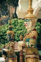thaïlandais géant statues, géant symbole dans thaïlandais temple photo