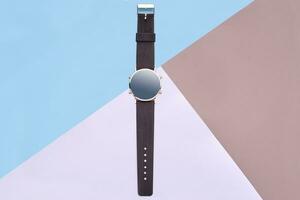 montre-bracelet sans pour autant une cadran sur coloré Contexte photo