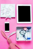 les filles accessoires sur une rose Contexte photo