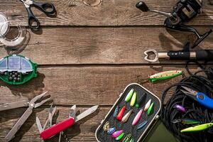 accessoires pour pêche sur le Contexte de bois. Haut vue photo