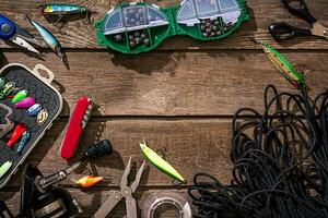 accessoires pour pêche sur le Contexte de bois. Haut vue photo