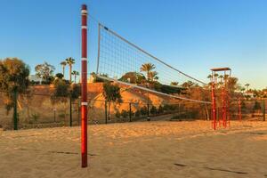 volley-ball net dans le Matin sur plage, Egypte photo