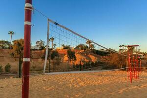 volley-ball net dans le Matin sur plage, Egypte photo
