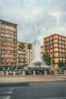 vide des rues de une magnifique côté ville de tarento avec une Stupéfiant architecture. photo