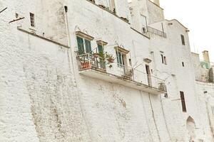 magnifique architecture de le vieux ville ostuni, Bari, Italie. photo