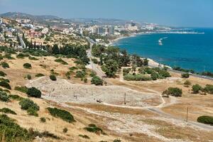 ruines de sanctuaire de Apollon hylates situé à le plage de méditerranéen mer. près un ancien grec ville de kourion. Limassol, épiscopie, Chypre. photo