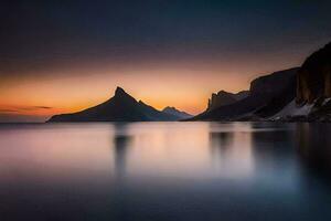 le Soleil ensembles plus de montagnes et l'eau. généré par ai photo