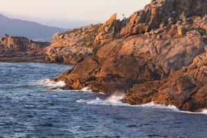 mer bleue au coucher du soleil photo