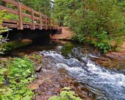 pont au-dessus du ruisseau Mill près de prospect ou photo